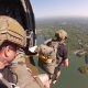 Taas üks päev kontoris – USA sõdurid hüppavad helikopterist langevarjuga järve