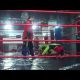 Liiga enesekindel võitleja esitab Muay Thai treenerile väljakutse…