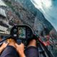 Vägev vaatepilt – piloot maandus purilennukiga maalilises linnas Pavullos, Itaalias